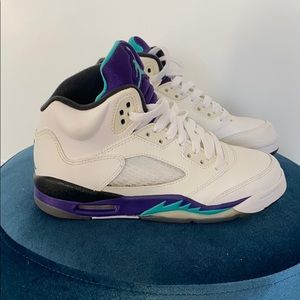 Nike’s Jordan’s grapes never been worn no box